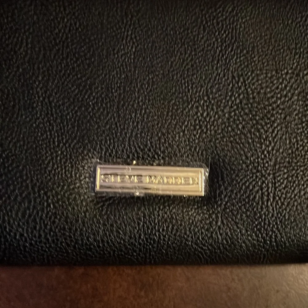 Steve Madden wristlet wallet, black w/gold accents/hardware - Picture 8 of 8